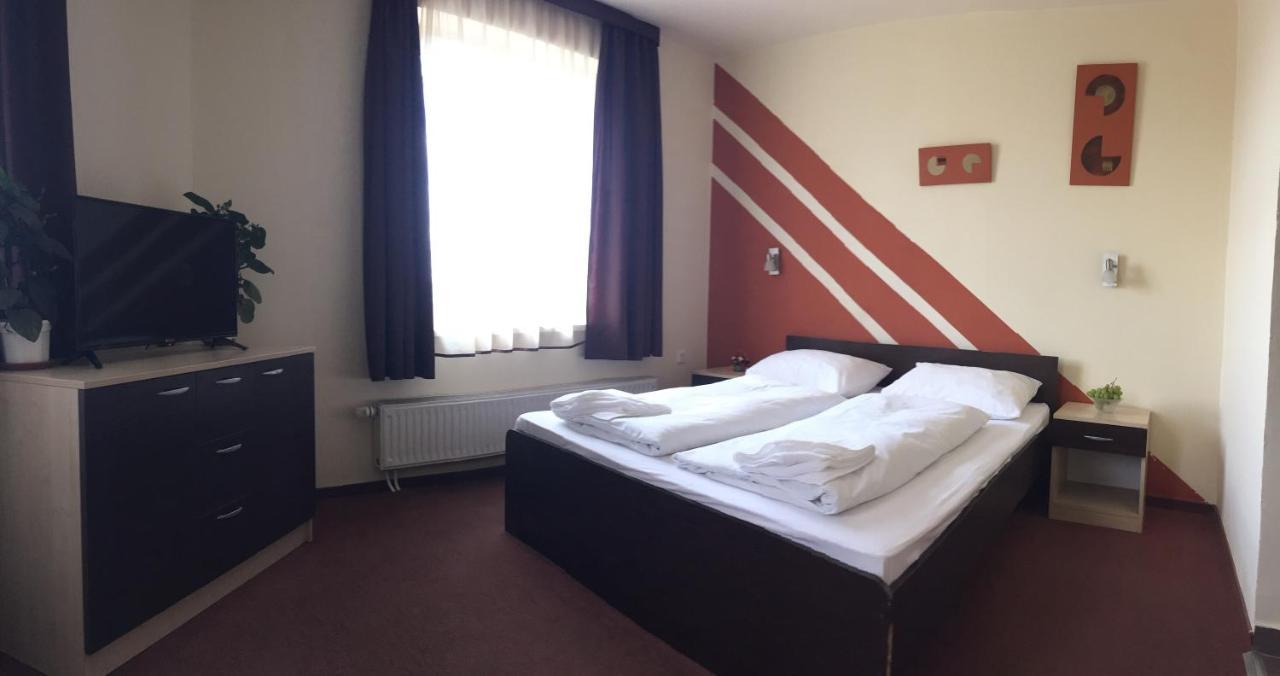 City Hotel Agoston ペーチ エクステリア 写真
