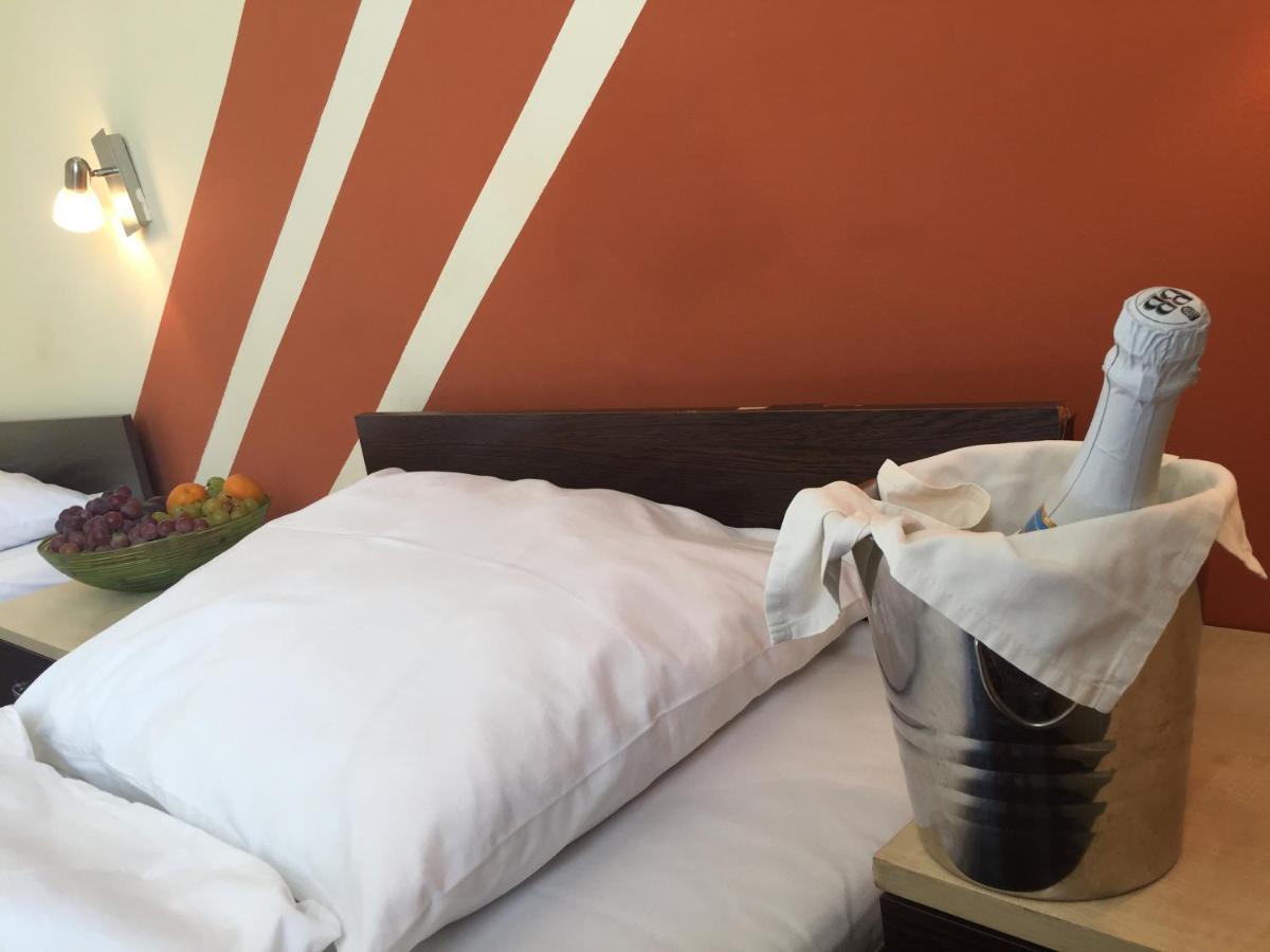 City Hotel Agoston ペーチ エクステリア 写真