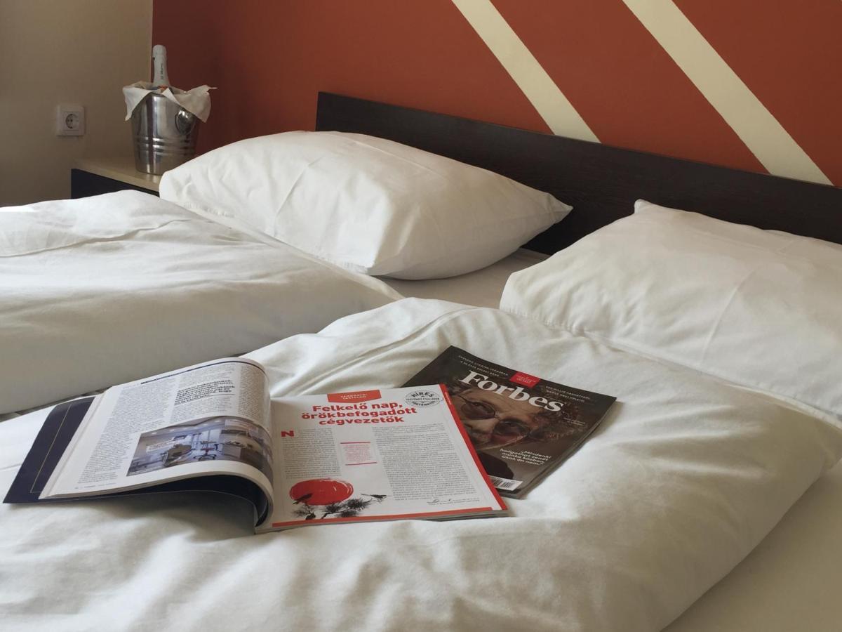 City Hotel Agoston ペーチ エクステリア 写真