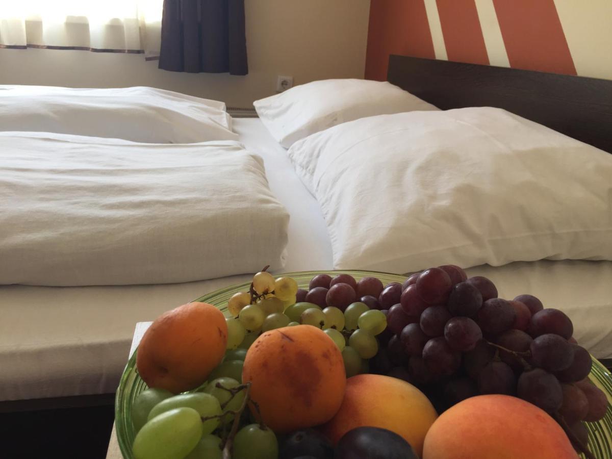 City Hotel Agoston ペーチ エクステリア 写真