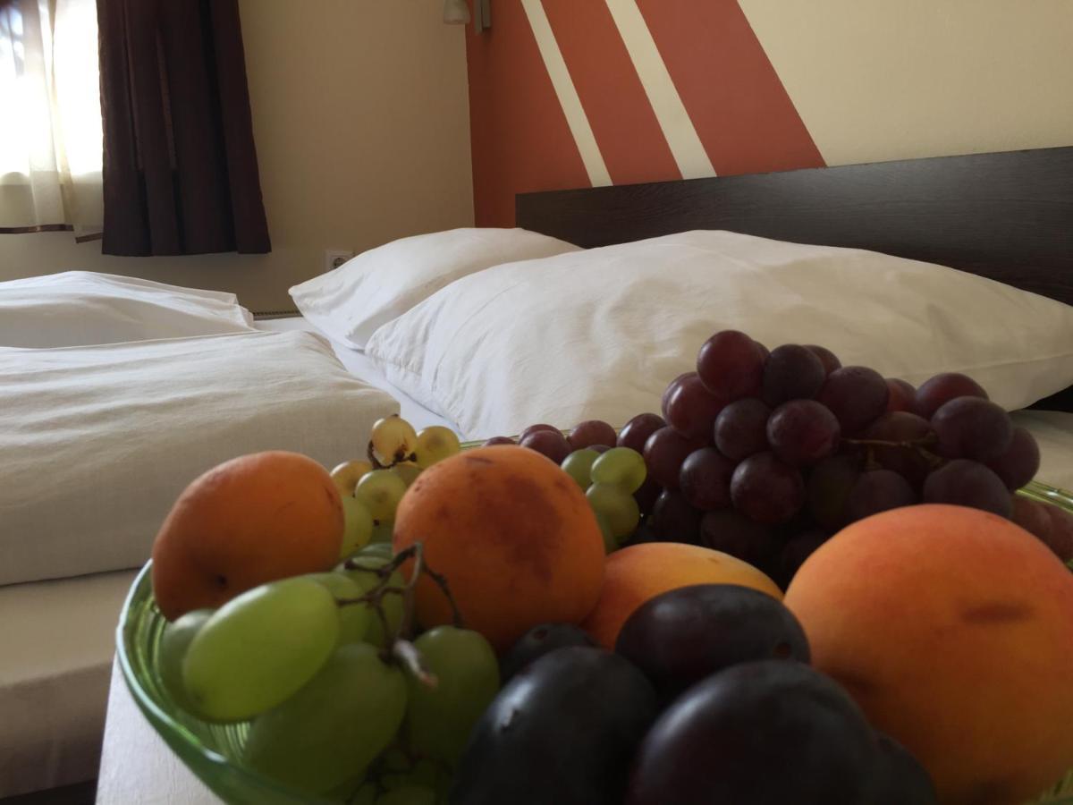 City Hotel Agoston ペーチ エクステリア 写真