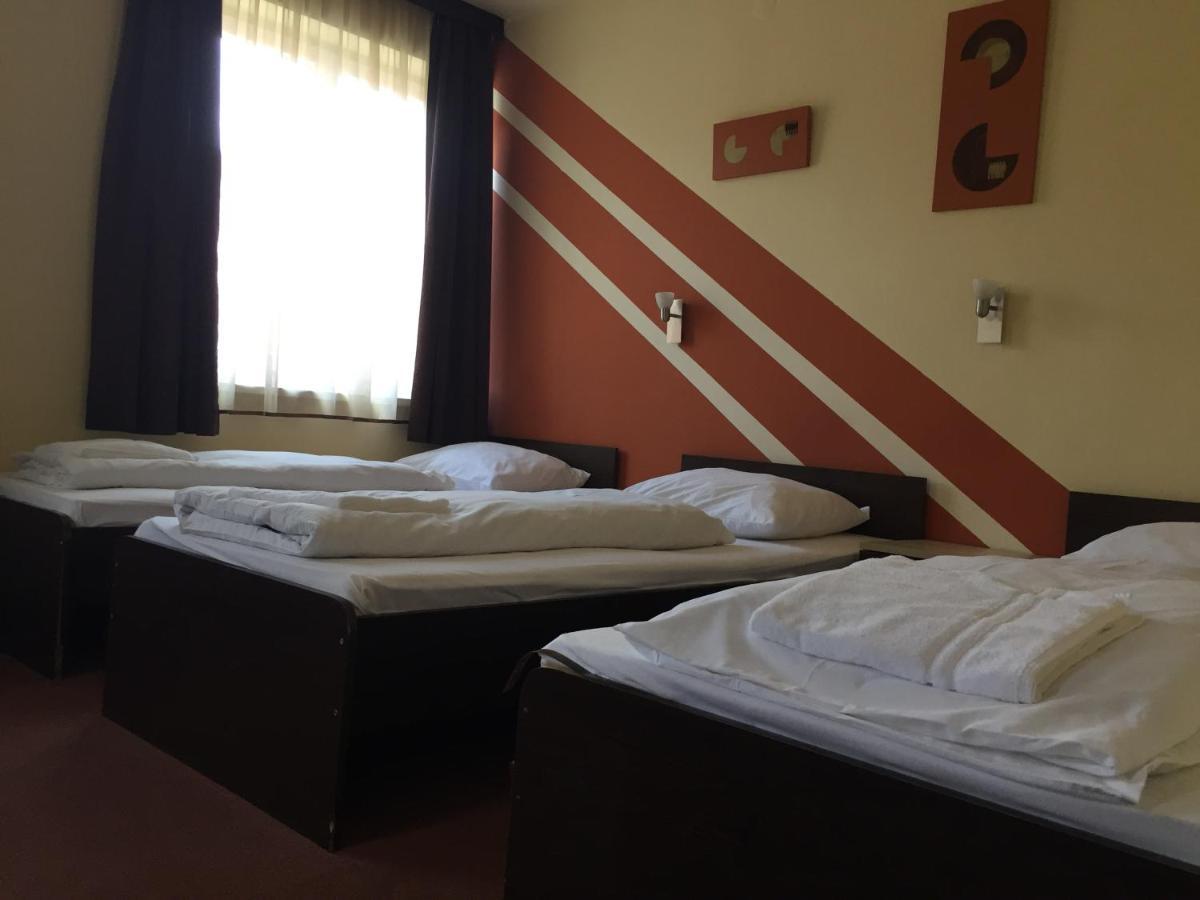 City Hotel Agoston ペーチ エクステリア 写真