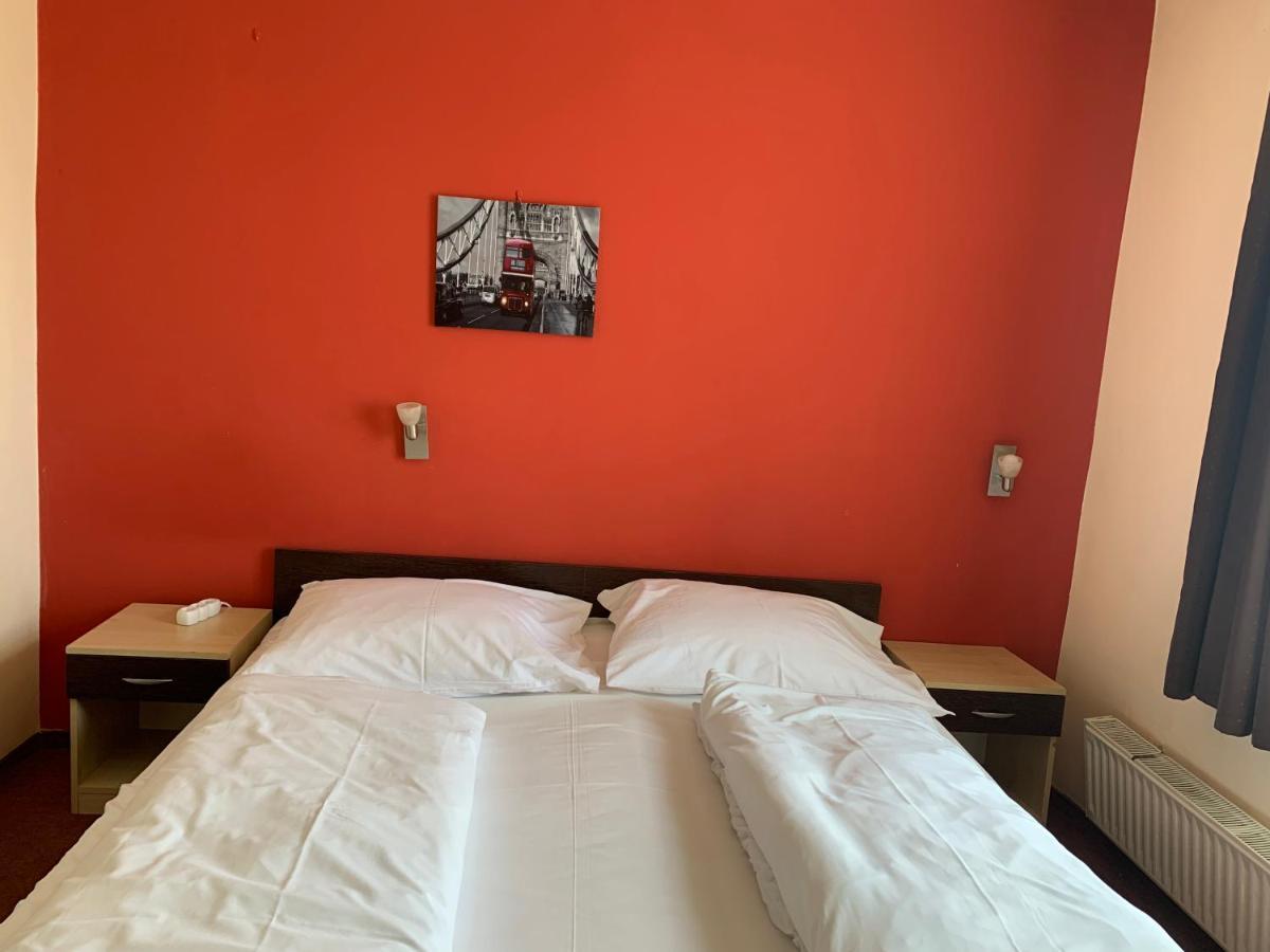 City Hotel Agoston ペーチ エクステリア 写真
