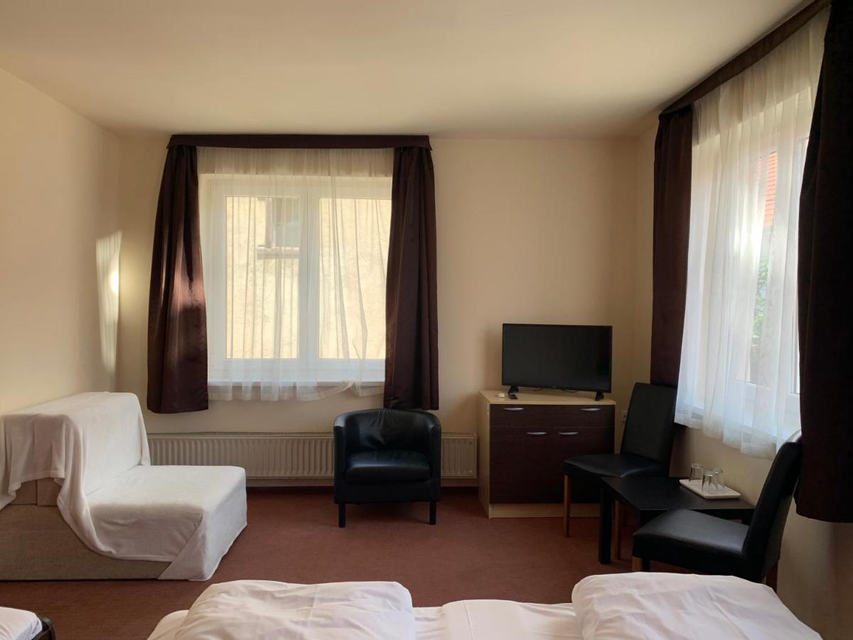 City Hotel Agoston ペーチ エクステリア 写真