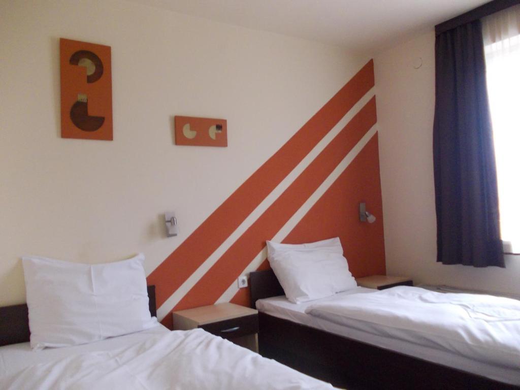 City Hotel Agoston ペーチ エクステリア 写真
