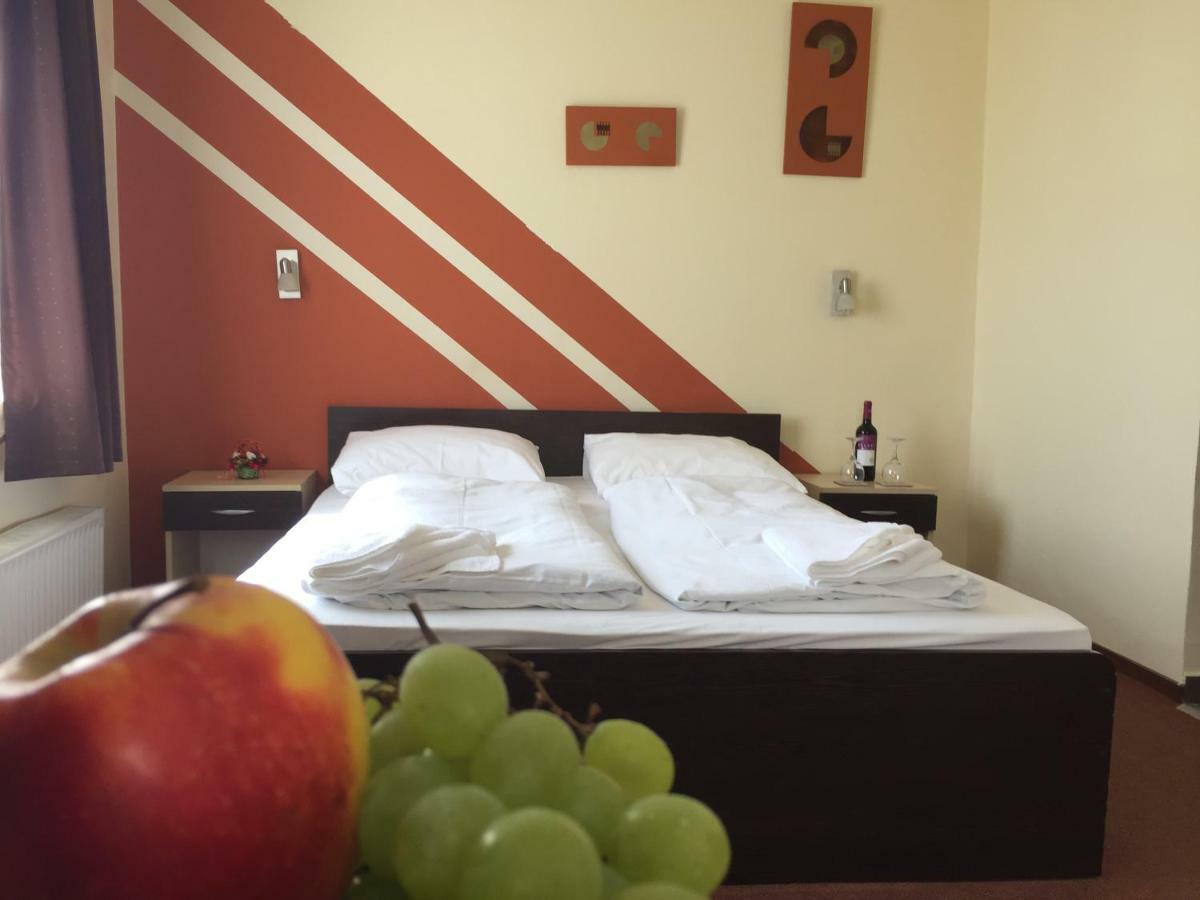 City Hotel Agoston ペーチ エクステリア 写真
