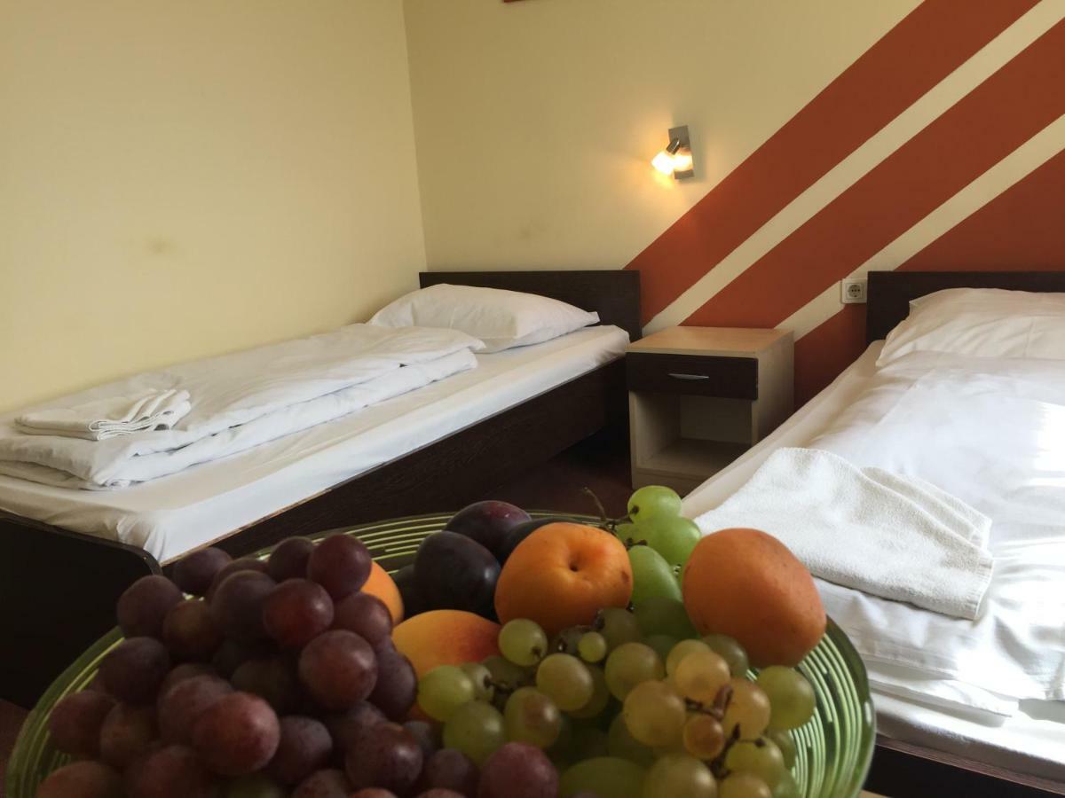 City Hotel Agoston ペーチ エクステリア 写真