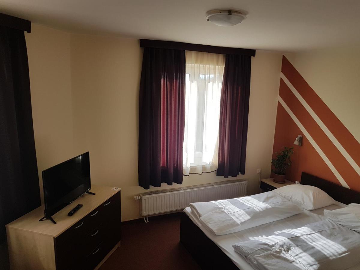 City Hotel Agoston ペーチ エクステリア 写真